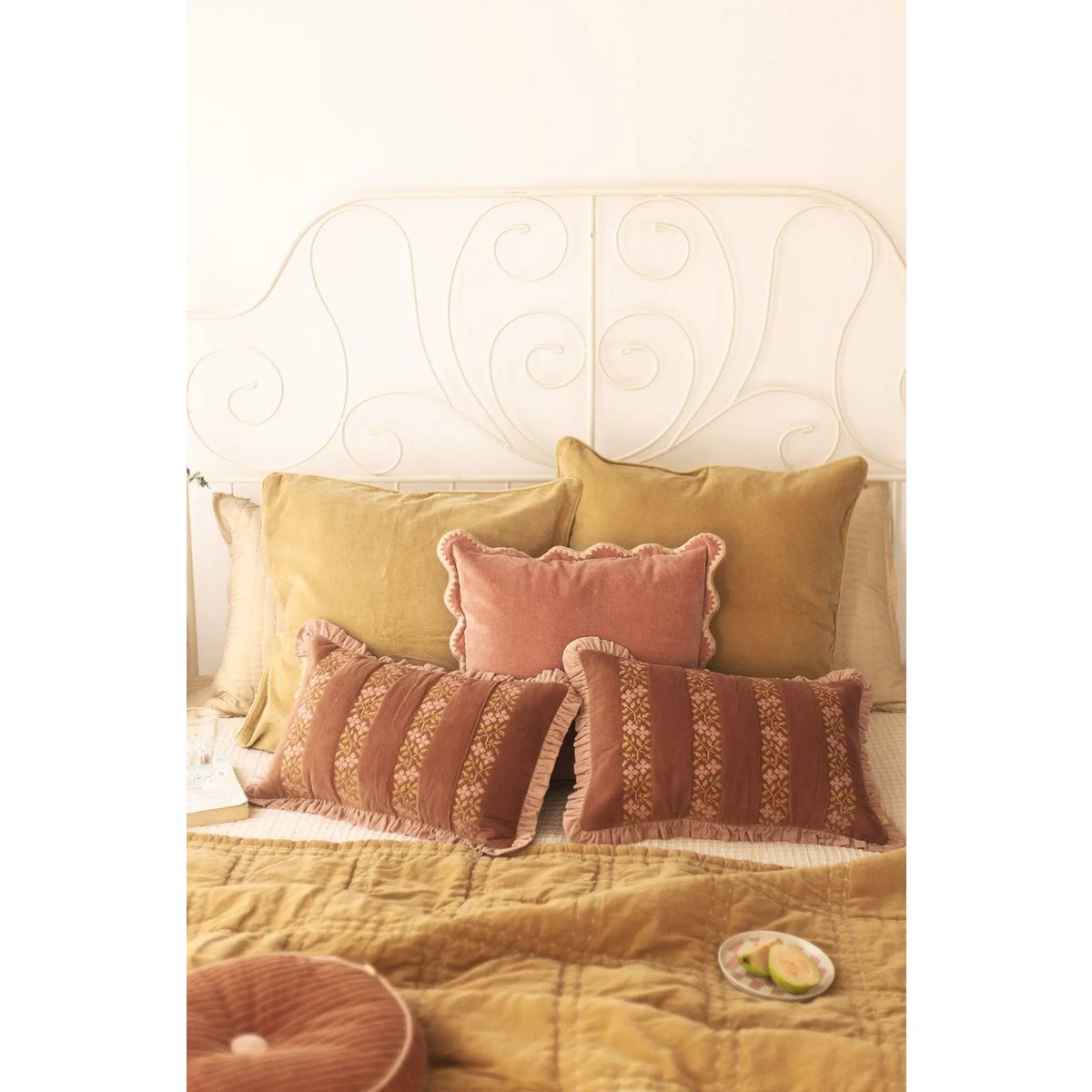 Kussenhoes | Heather Rhubarb Cross Stitch langwerpige kussenhoes van Sanctuary Living