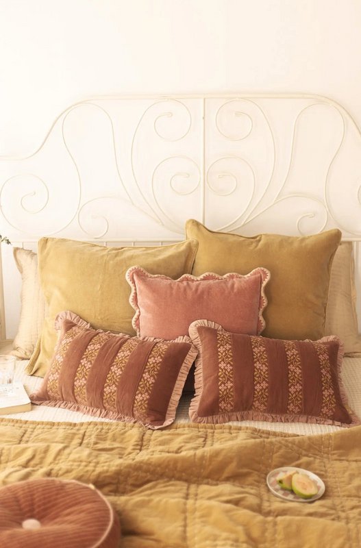 Kussenhoes | Heather Rhubarb Cross Stitch langwerpige kussenhoes van Sanctuary Living