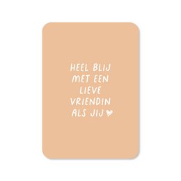 A greeting card with the text "Heel blij met een lieve vriendin als jij" (Very happy with a dear friend like you) written in a handwritten style on a peach-colored background.