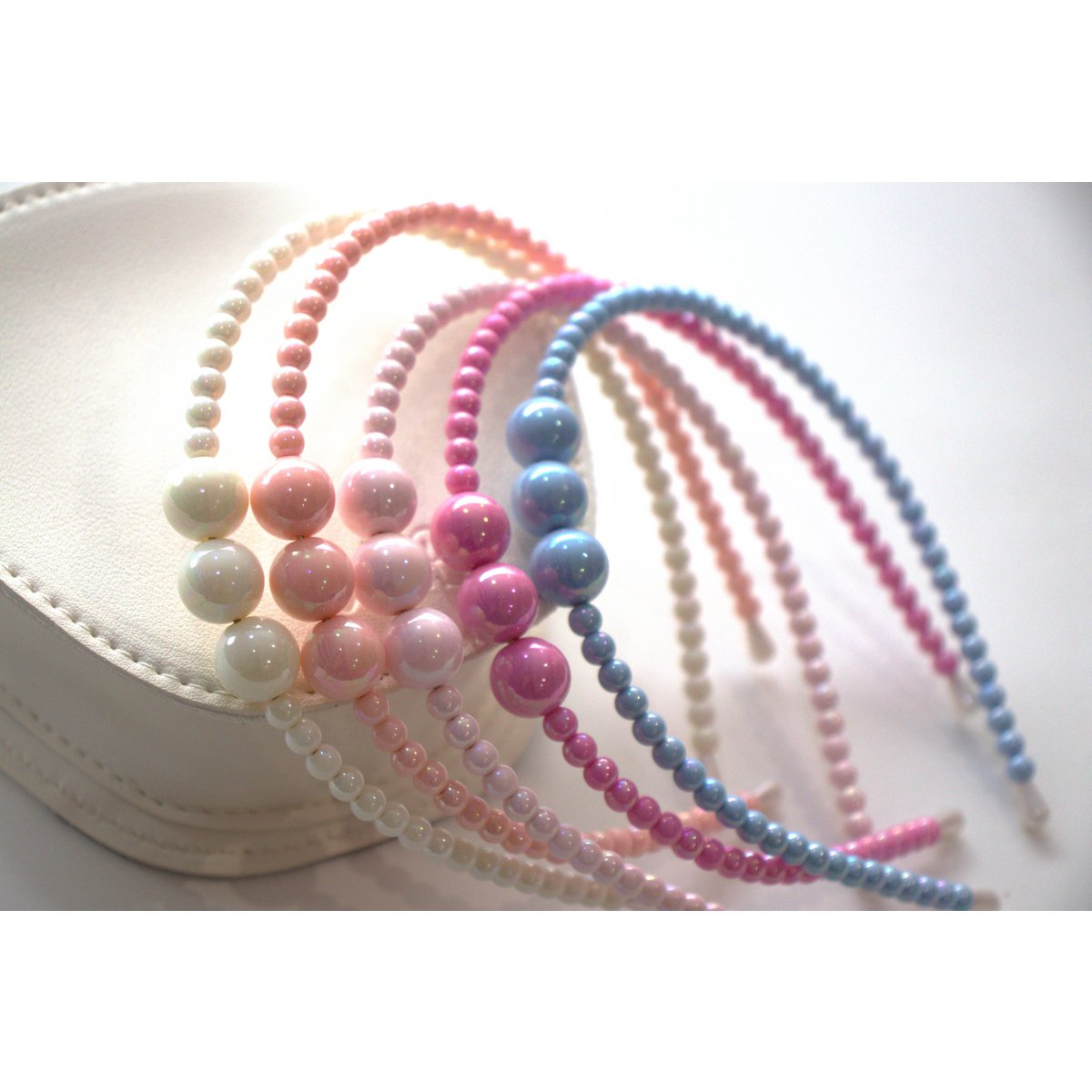 YUKO B HEADBAND OFFER. Wooden display including the entire collection of headbands, 2 per model and 34 in total