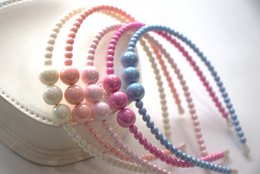 YUKO B HEADBAND OFFER. Wooden display including the entire collection of headbands, 2 per model and 34 in total