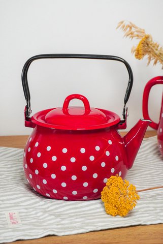 Enamel kettle Polka dot red 2,5L Isabelle Rose