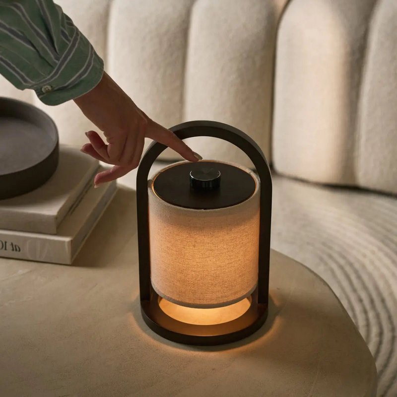 River Dunkelbraune wiederaufladbare Holzlampe