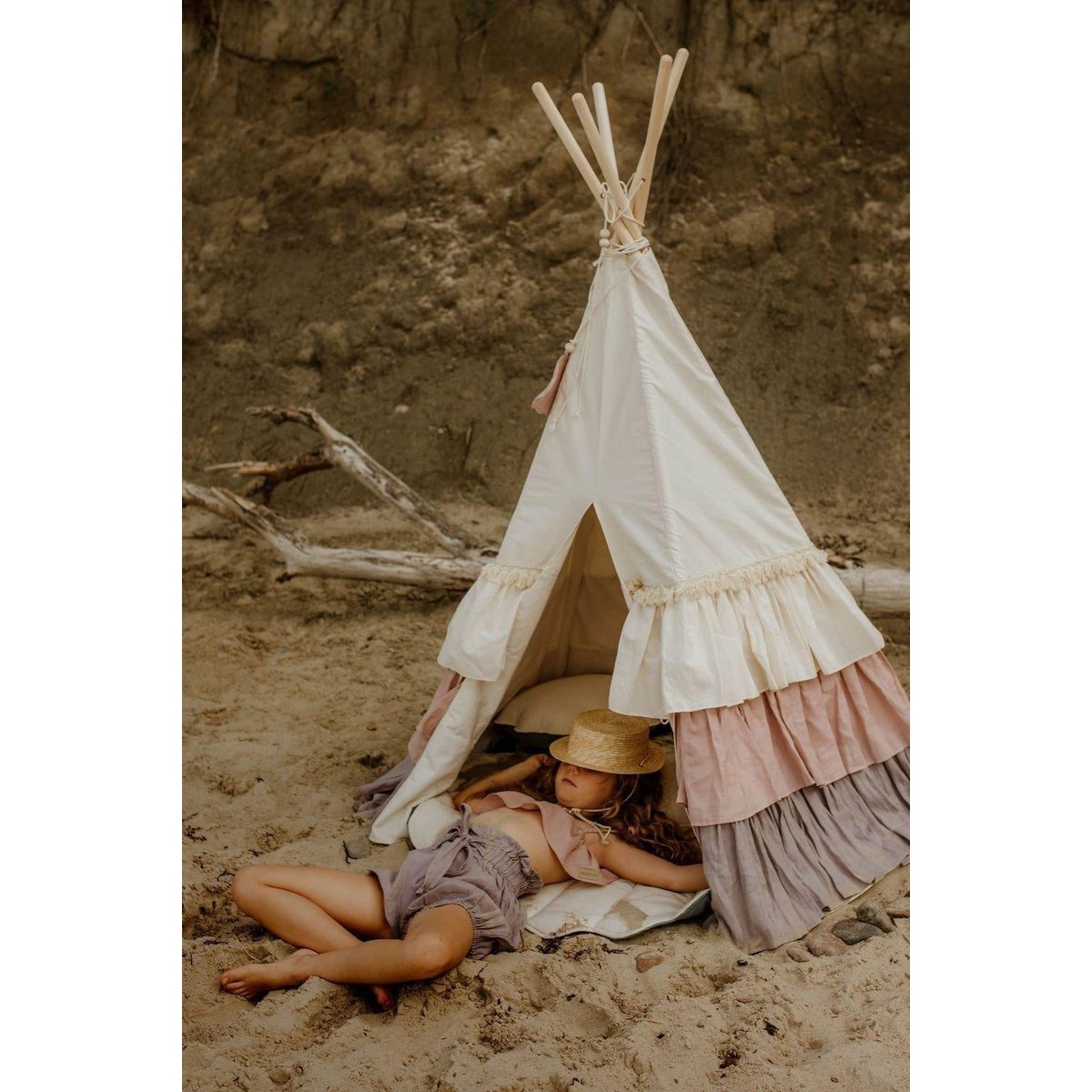 “Powder Frills” Teepee Tent with Frills