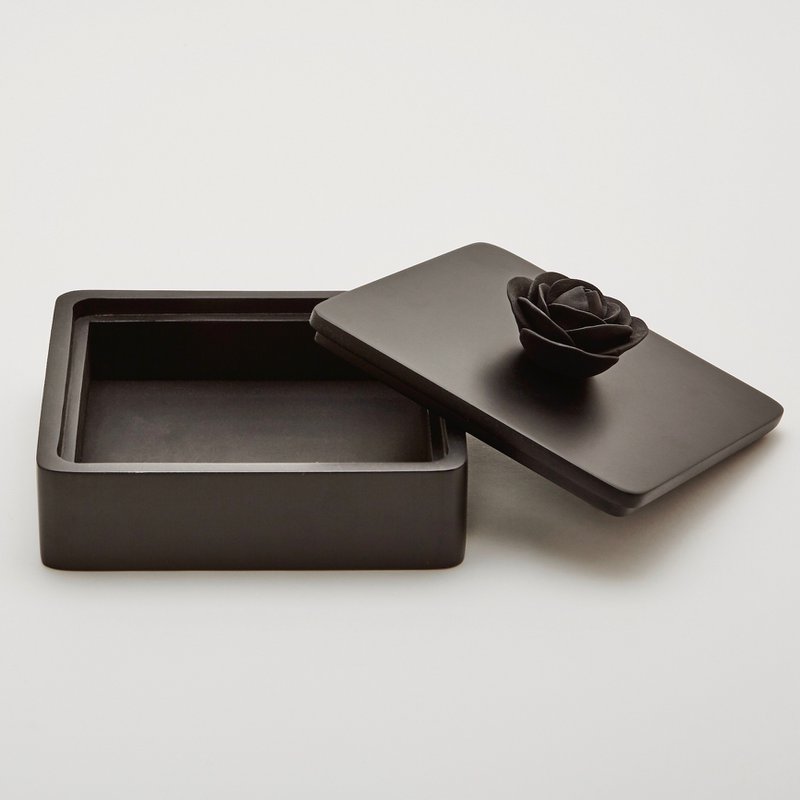Boîte en bois laqué 15 cm - BLACK ROSE