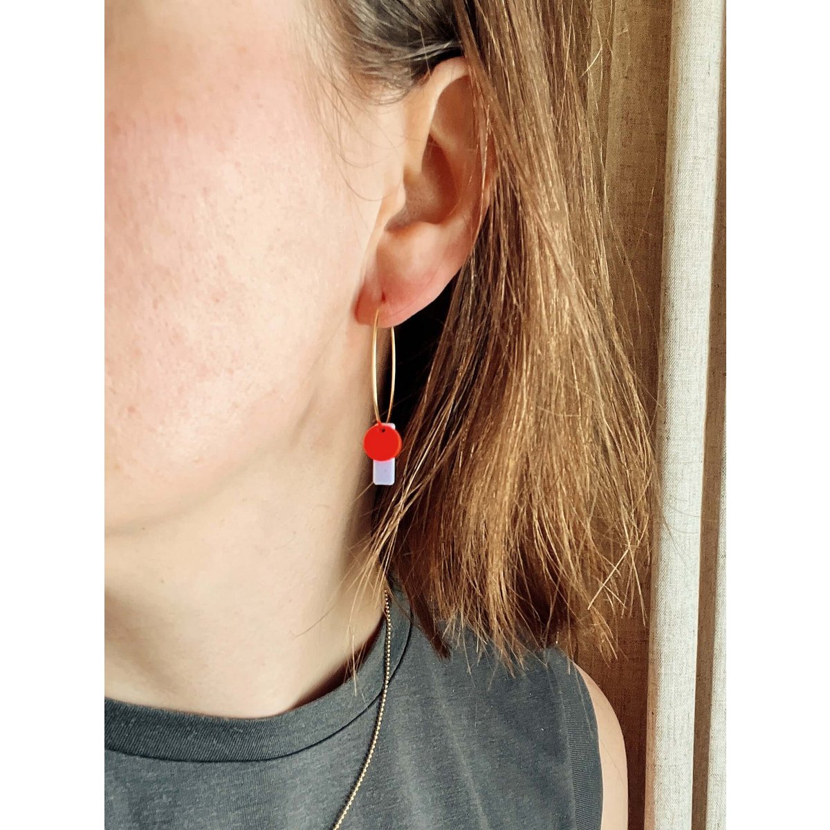 Dots with stick hoops made of stainless steel lilac fire red