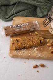Energy bar with oat, cranberry, and millet, 80g. Chewy snack bar with a blend of oats, cranberries, and millet for a nutritious and satisfying treat.