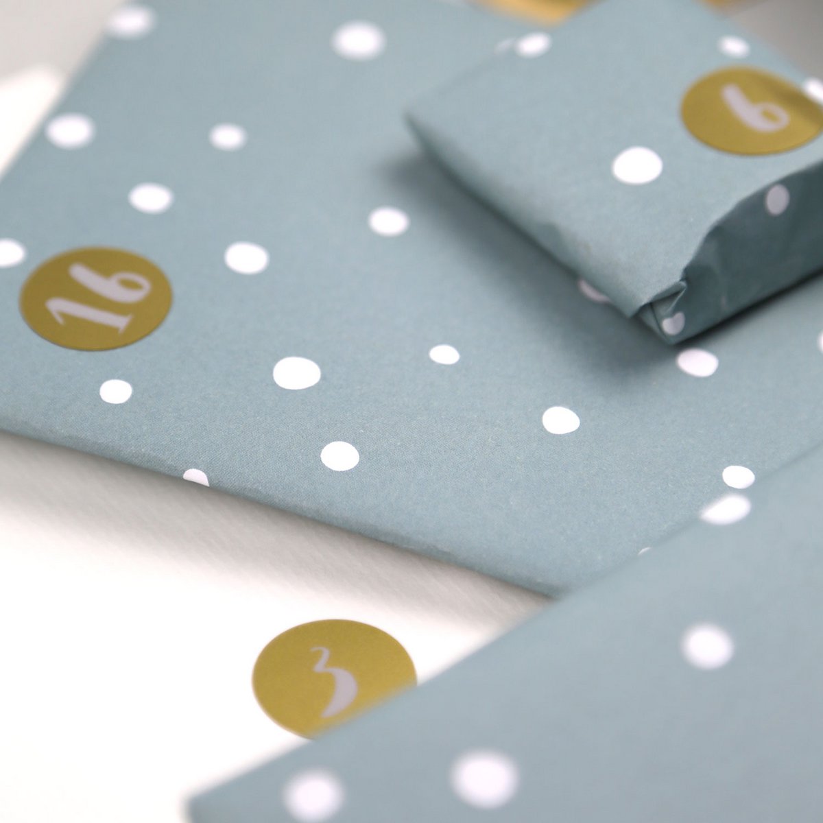 Geschenkpapier Flocken Nevio