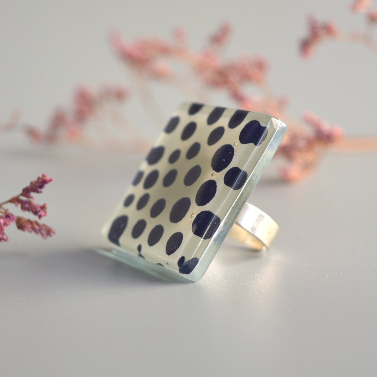 Oversized blå polka Dot ring, justerbar størrelse