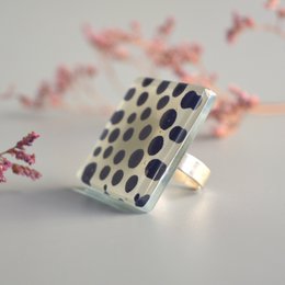 Oversized blå polka Dot ring, justerbar størrelse