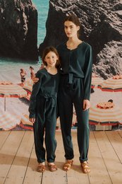 Navy blue Tencel overall for women, available in sizes S, M, L. Features a relaxed, loose fit with a wide leg design.