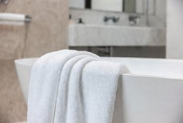 Glat badehåndklæde i Felpo 450grm.
