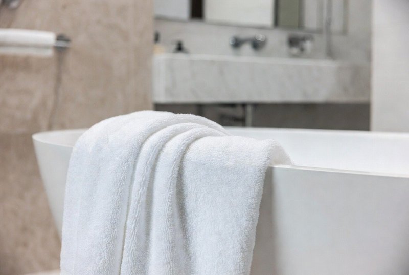 Glat badehåndklæde i Felpo 450grm.