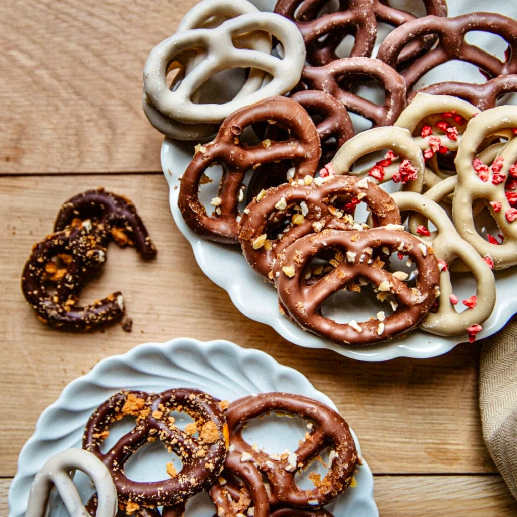 Matcha white chocolate pretzel - raspberry pieces