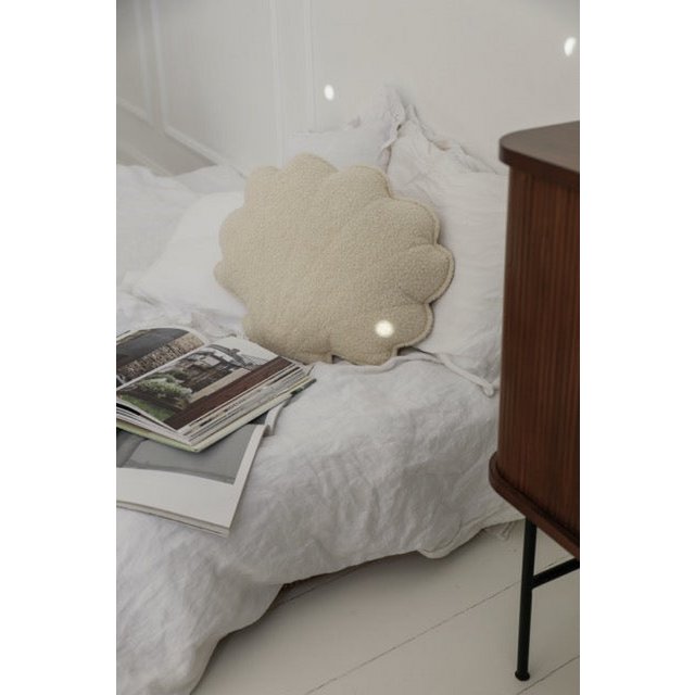 Soffice cuscino a conchiglia Boucle "orsacchiotto bianco"