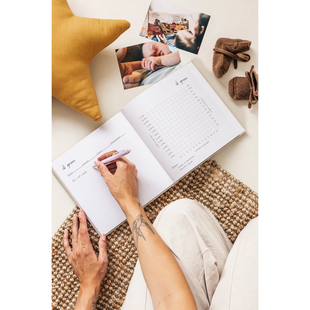 Fyllbooks Babybuch „Mein erstes Jahr“ – Leinen Taupe