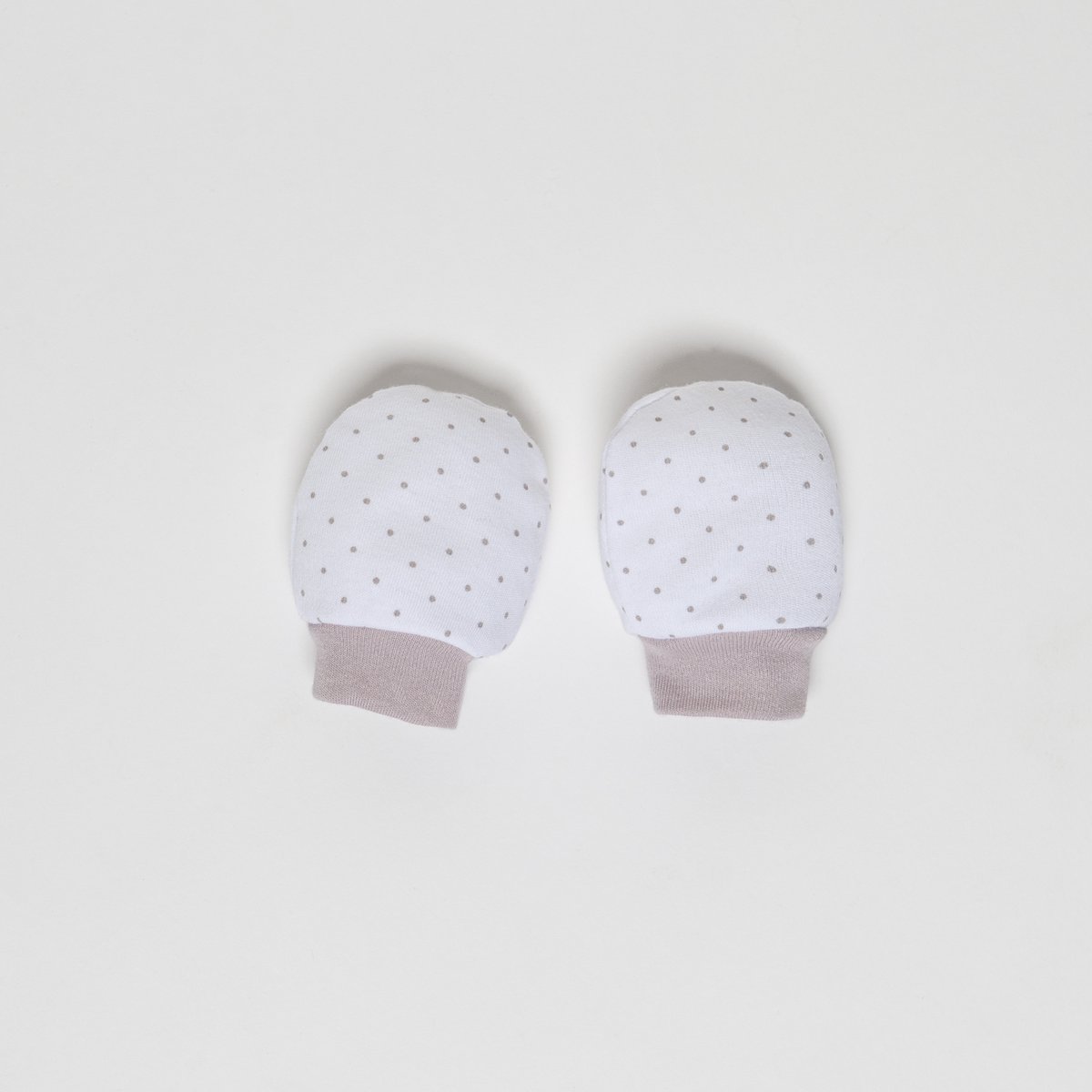 SET 4 STUKS (MUTS+HANDSCHOENEN+SLABBER+SOKKEN) VOOR NIEUWBORGEN (0-6 MAANDEN) - 100% KATOEN - MOD. BEIGE