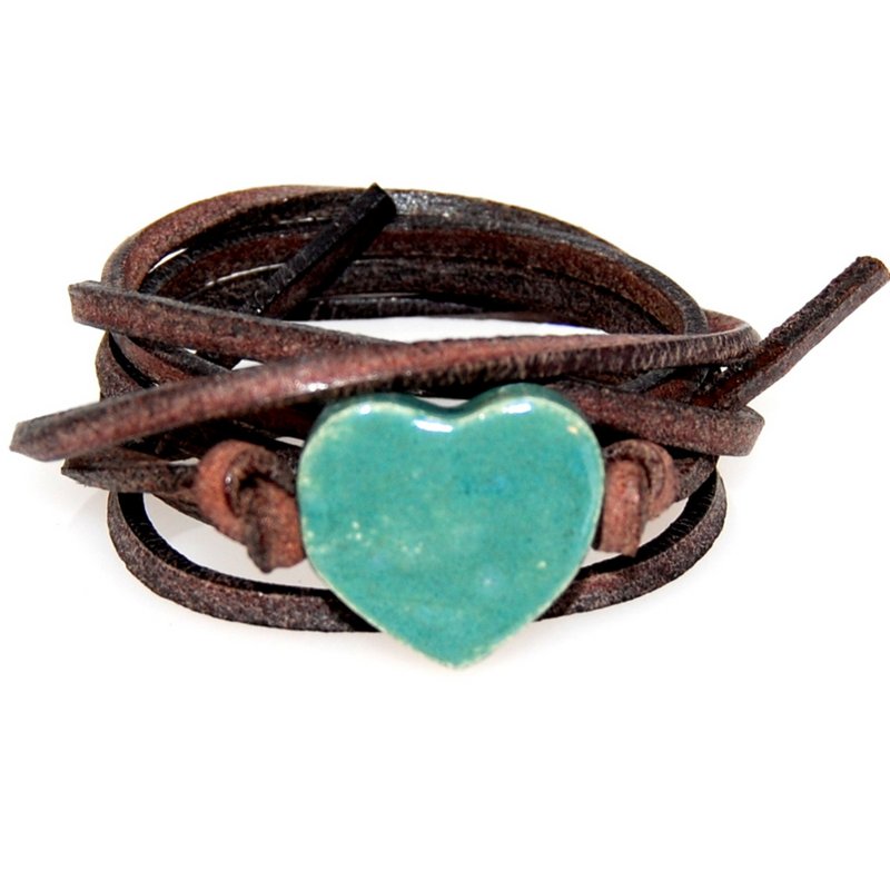 Bracelet leather cord with green heart