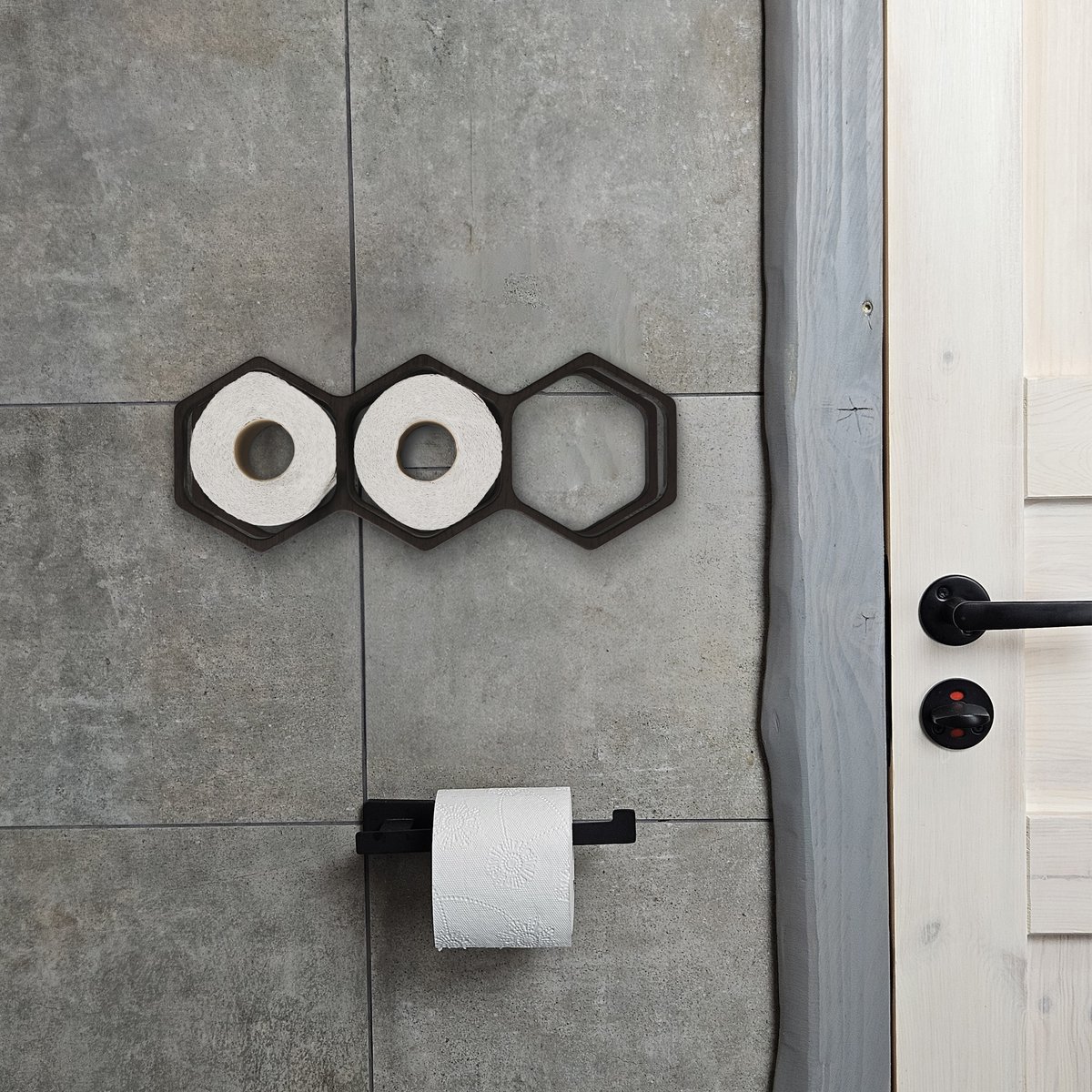 Geometric Wooden Bathroom Roll Holder, Honeycomb‑Inspired Rustic Bath Accessory, Perfect Gift for Housewarming or Home Décor