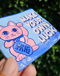 Mini tegnebog Maneki Neko Lav din egen held fra genanvendt plastik