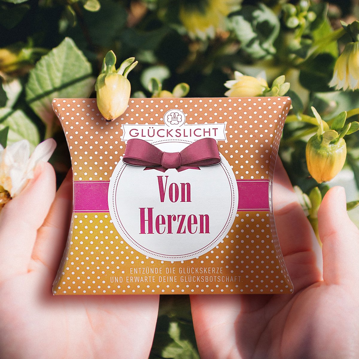 Szczęśliwe światełko / W wesołym pomarańczowym pudełku prezentowym z wyciętą kokardką 🎀 / Kropki / Z serca