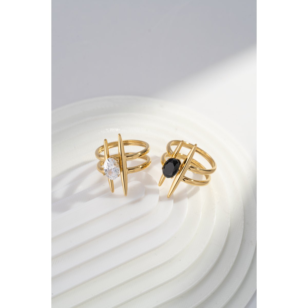 Bague Design Contemporain en Acier Inoxydable – Forme Géométrique & Cristal