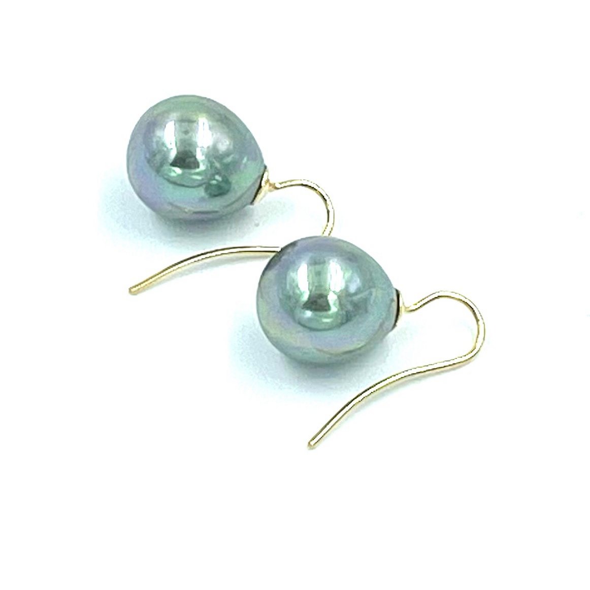 Pearl earrings classic