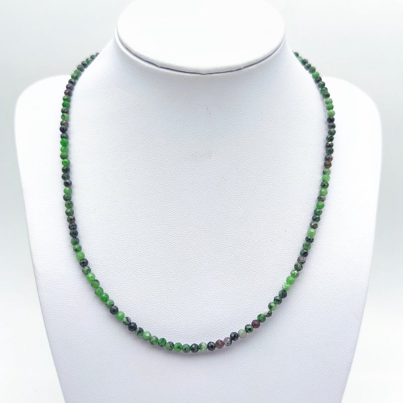 Collier perles facettées - Rubis / Zoïsite (3 mm)