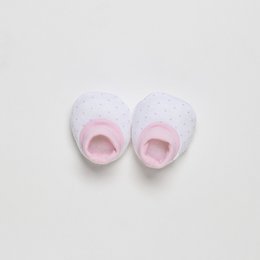 SET 4 STUKS (MUTS+HANDSCHOENEN+SLABBER+SOKKEN) VOOR NIEUWBORGEN (0-6 MAANDEN) - 100% KATOEN - MOD. ROZE