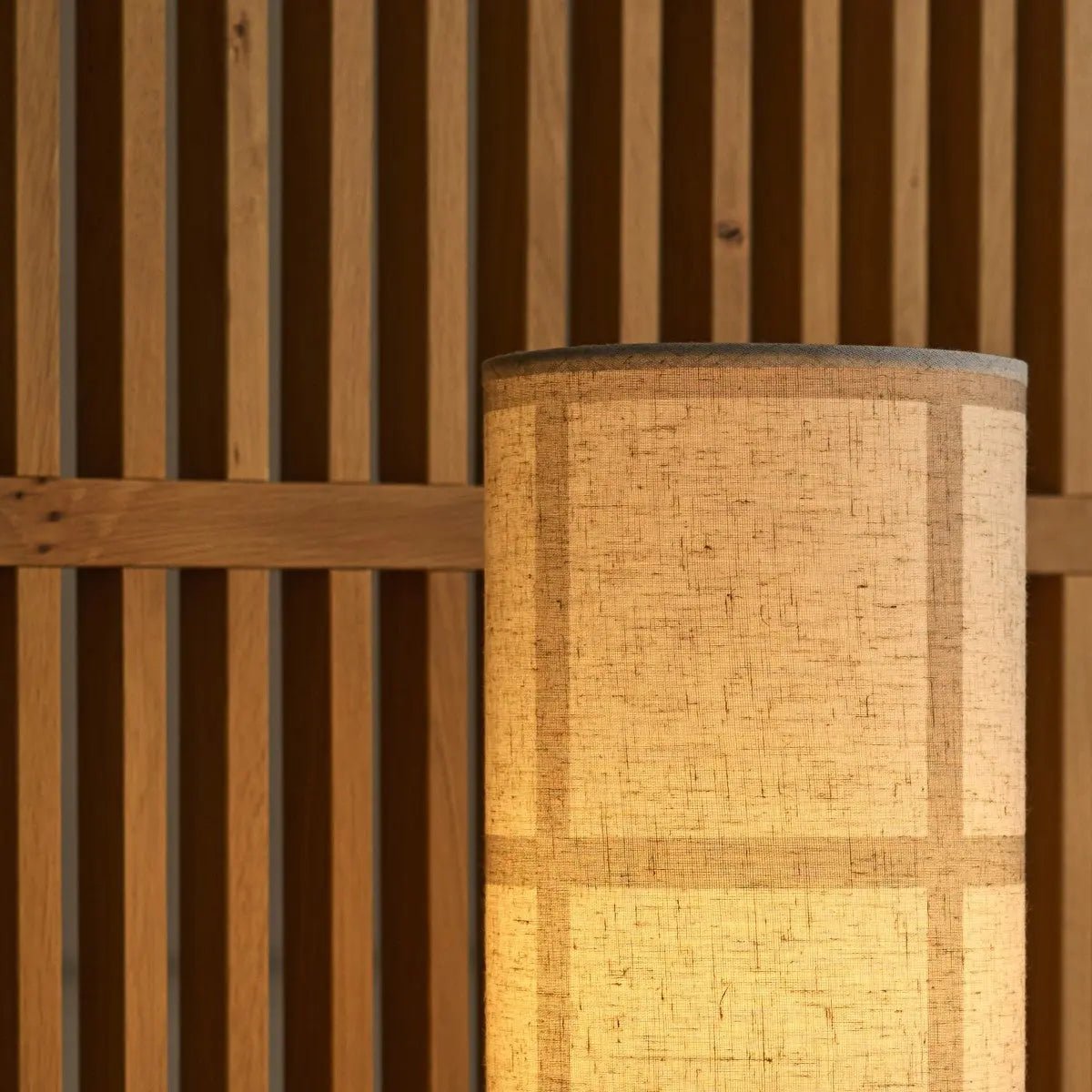 Sakura Dunkelbraune Tischlampe | Leinenmix-Schatten und stilvolle Beleuchtung