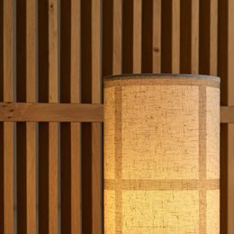 Sakura Dunkelbraune Tischlampe | Leinenmix-Schatten und stilvolle Beleuchtung