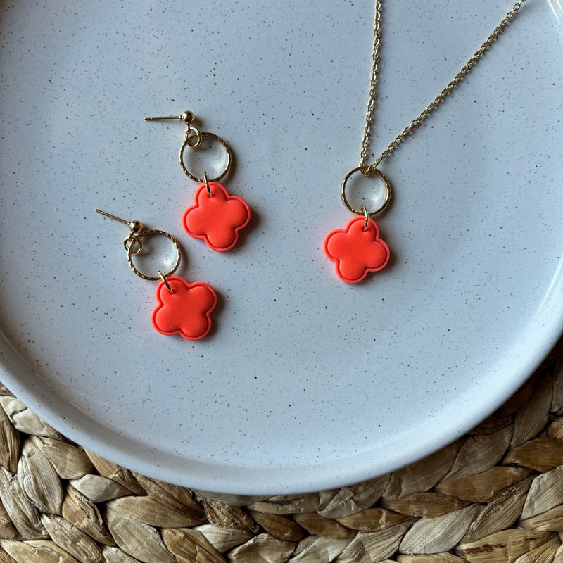Citrus Clover Necklace – Orange Four-Leaf Clover Necklace