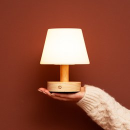 Teddy lichtbruine houten oplaadbare tafellamp