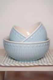 Porcelænsskål LOVE i pastelblå farve L 17x7,5 cm Isabelle Rose