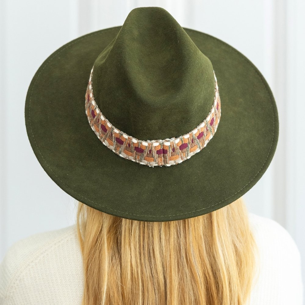 CAPPELLO A TENDA LARGA - treccia etnica