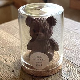 Ours dans une cloche droite