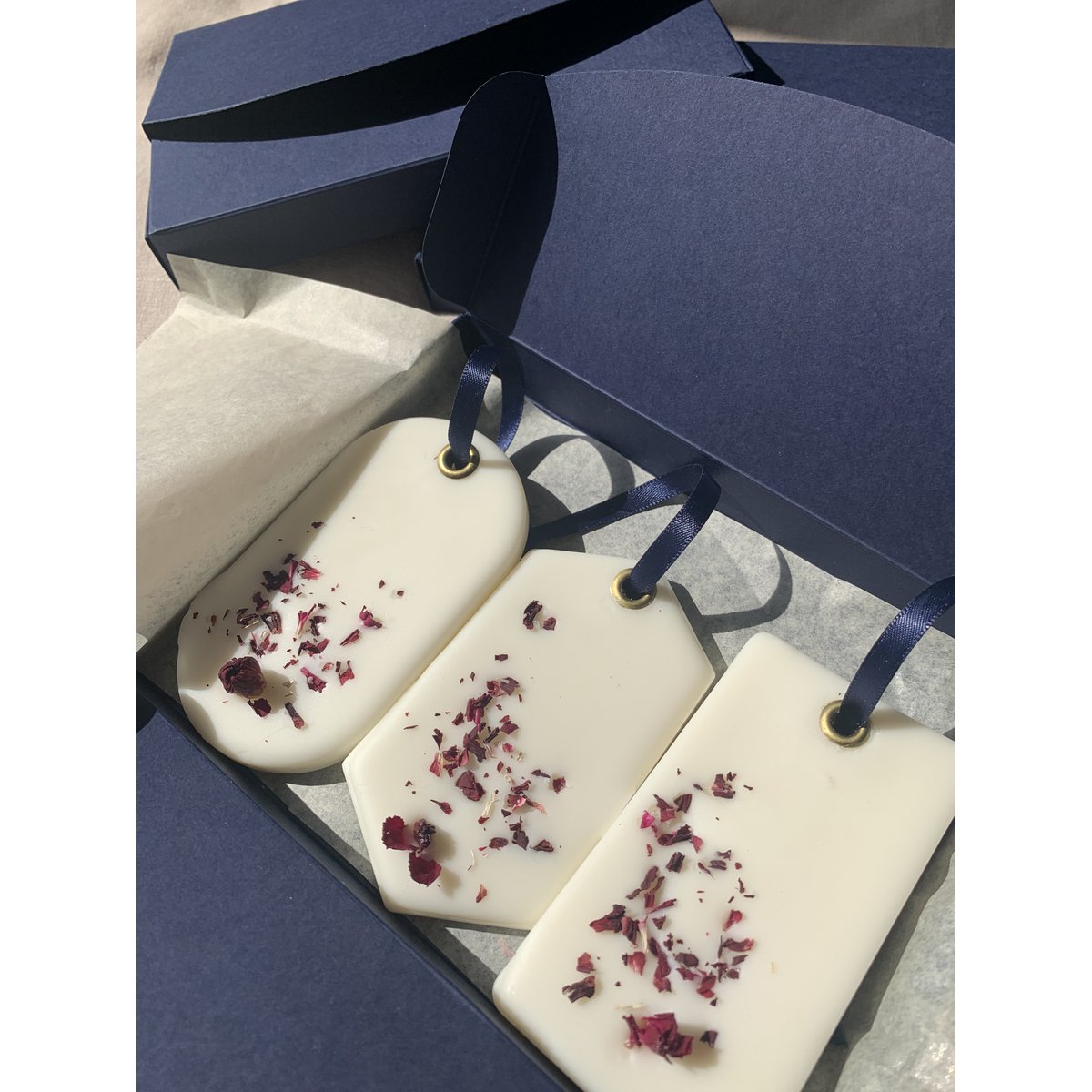 Set mit 3 Duftsuspensionen mit violetten und weißen Blumen