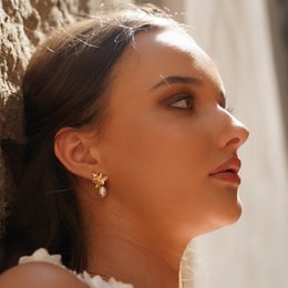 AMARILIS – 18k Gold Plated Flower Earrings with River Pearl | Handmade in Italy