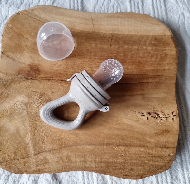 Sucette Fruit Feeder - Sable à pois