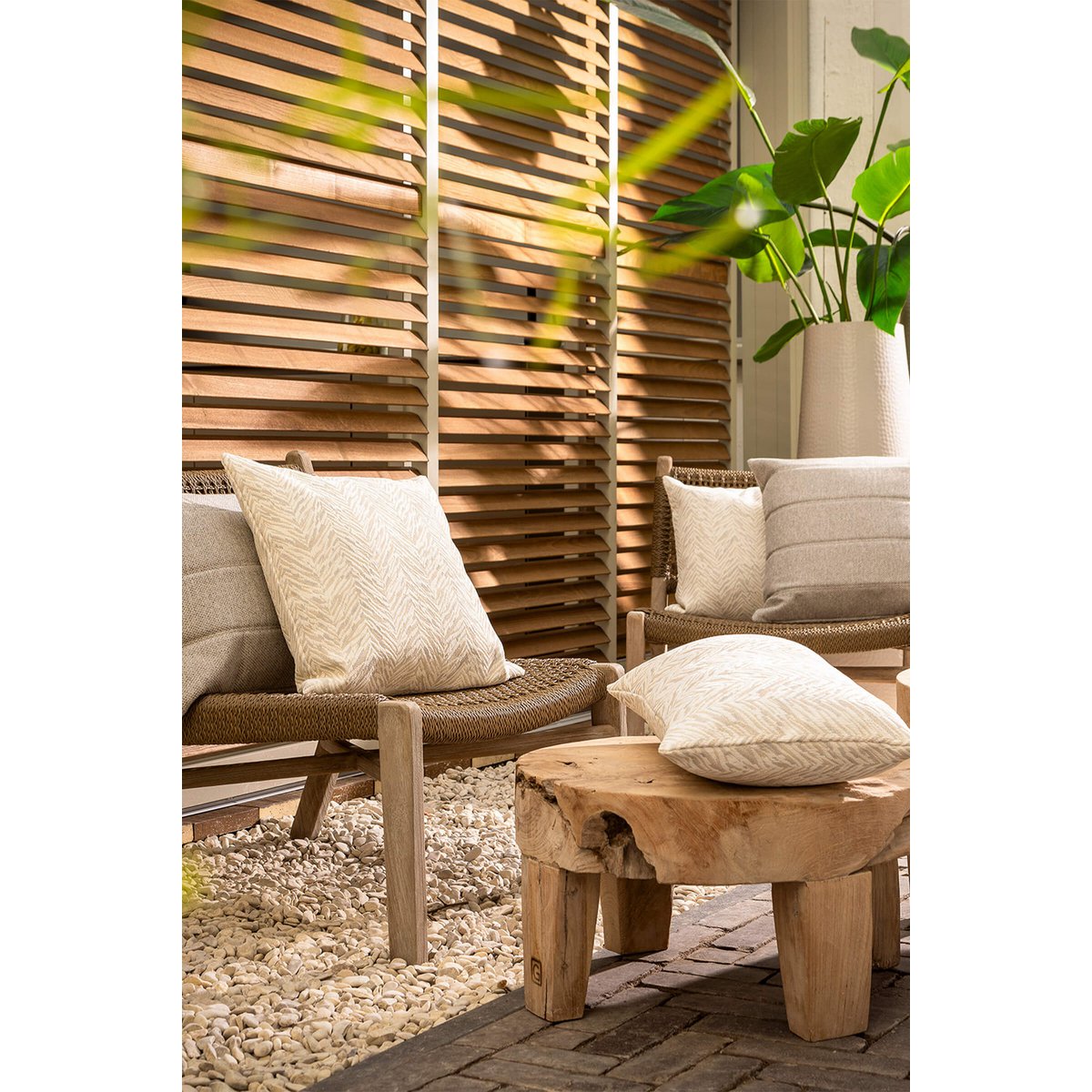 Dutch Decor AUGUSTA - Outdoor cushion 30x50 cm - Marshmallow - White and beige