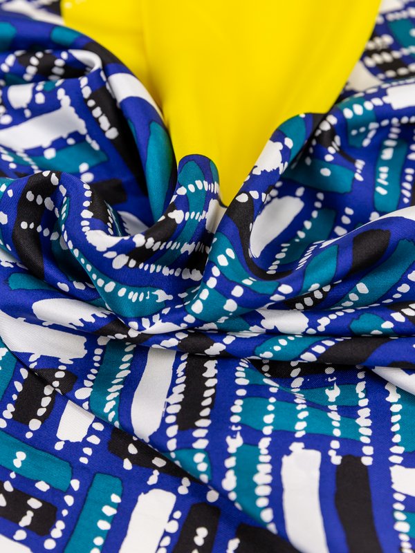 Square silk scarf 90x90 hand-rolled sewing
