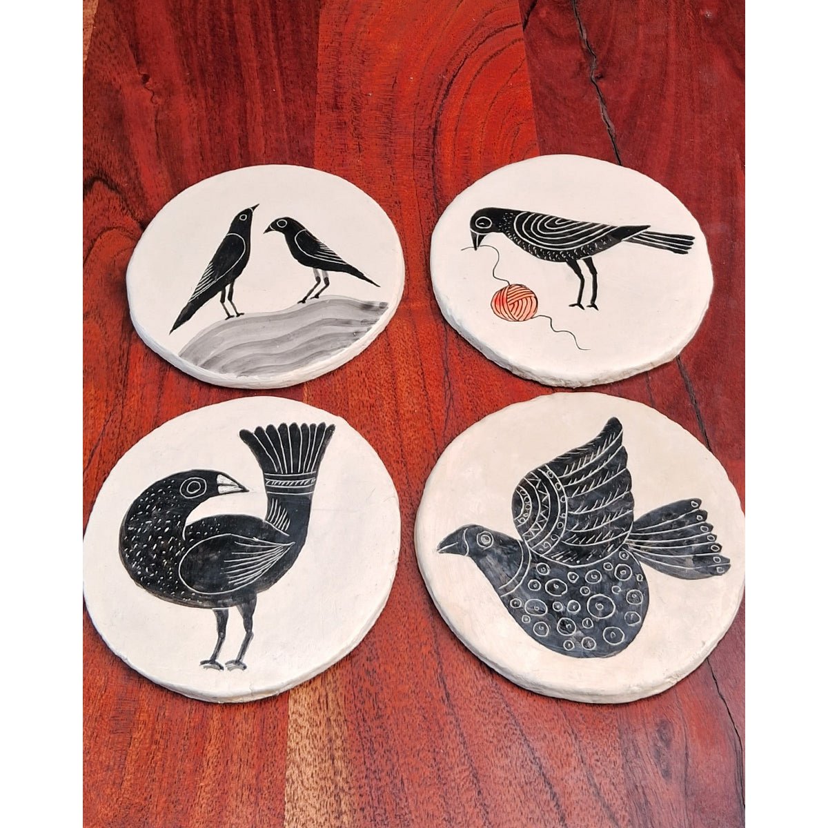 Met de hand beschilderde onderzetters van papier-maché-Vogel