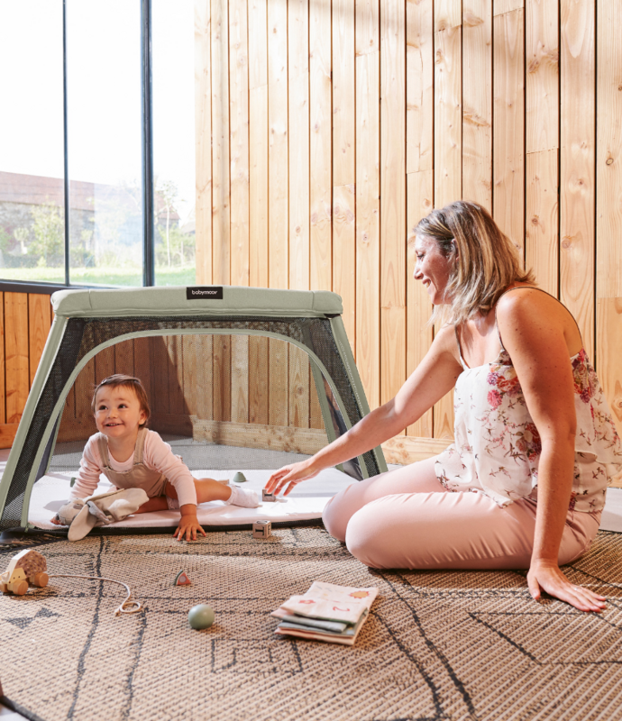 Reisebett mit integrierter Wiege – Moov & Comfy