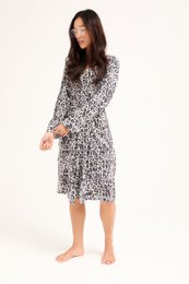 Luxurious leopard print kimono robe made from soft, breathable bamboo. Features a wrap-around design with a tie waist for a flattering fit. Available in sizes S/M, M/L, and L/XL.