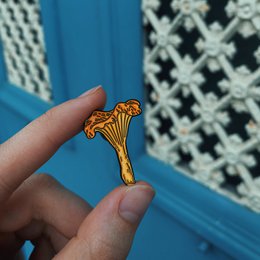 Enamel Pin "Chanterelle"