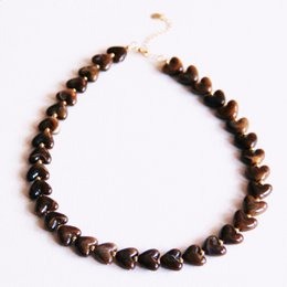 Collar de cuentas de corazón de resina - marrón