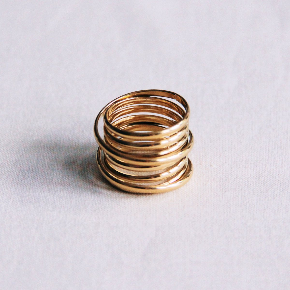Anillo XL multicapa de acero inoxidable – dorado
