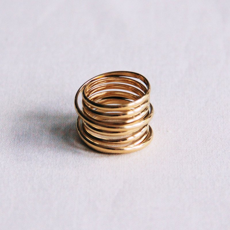 Anillo XL multicapa de acero inoxidable – dorado