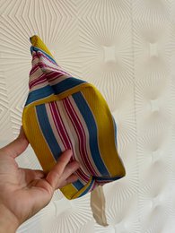 Handgefertigter recycelter Nylonbeutel