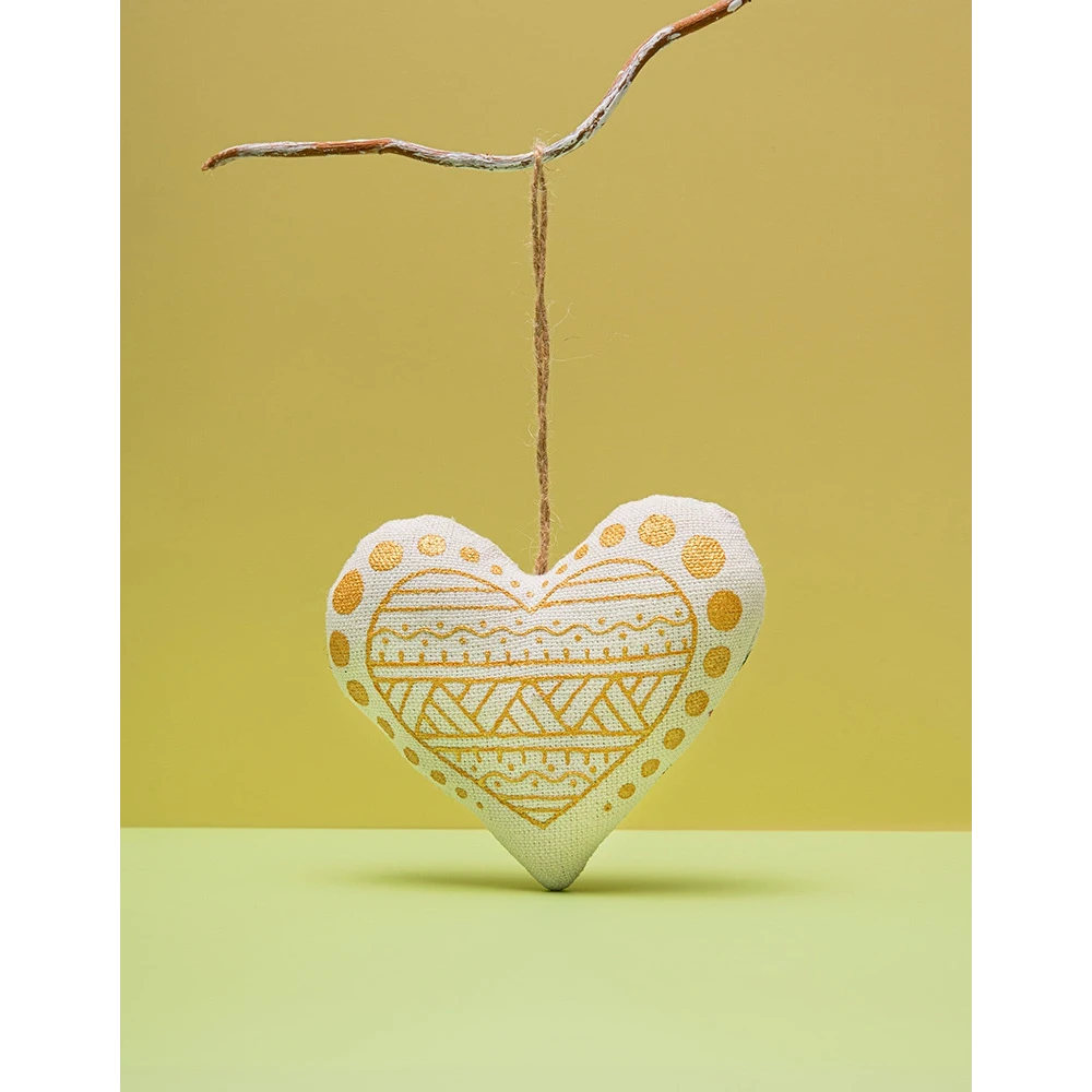 Vanilla heart with a pink bird
